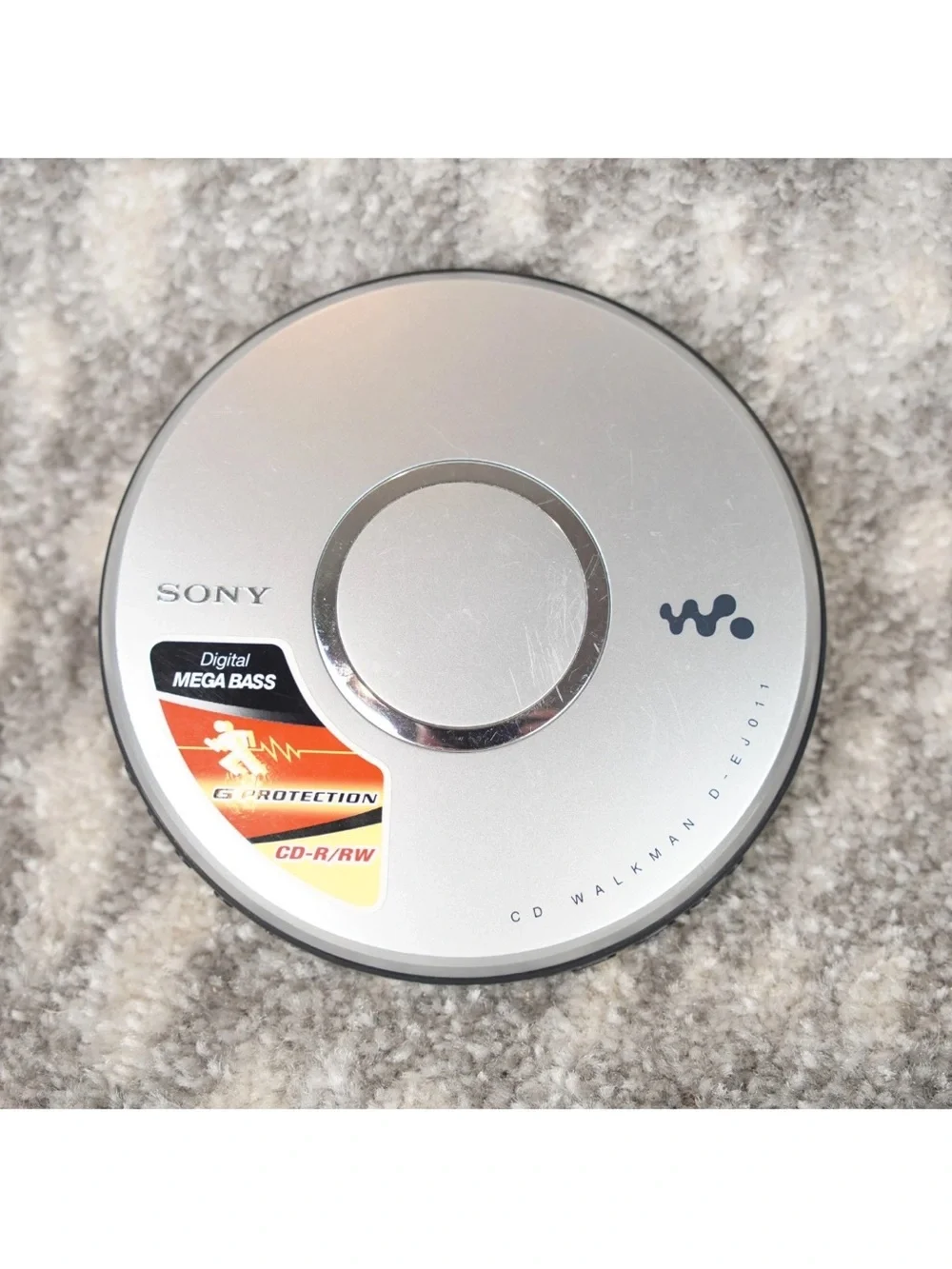 Sony D-EJ011 CD Walkman Portable CD Player Discman Silver W/ Headphone Tested